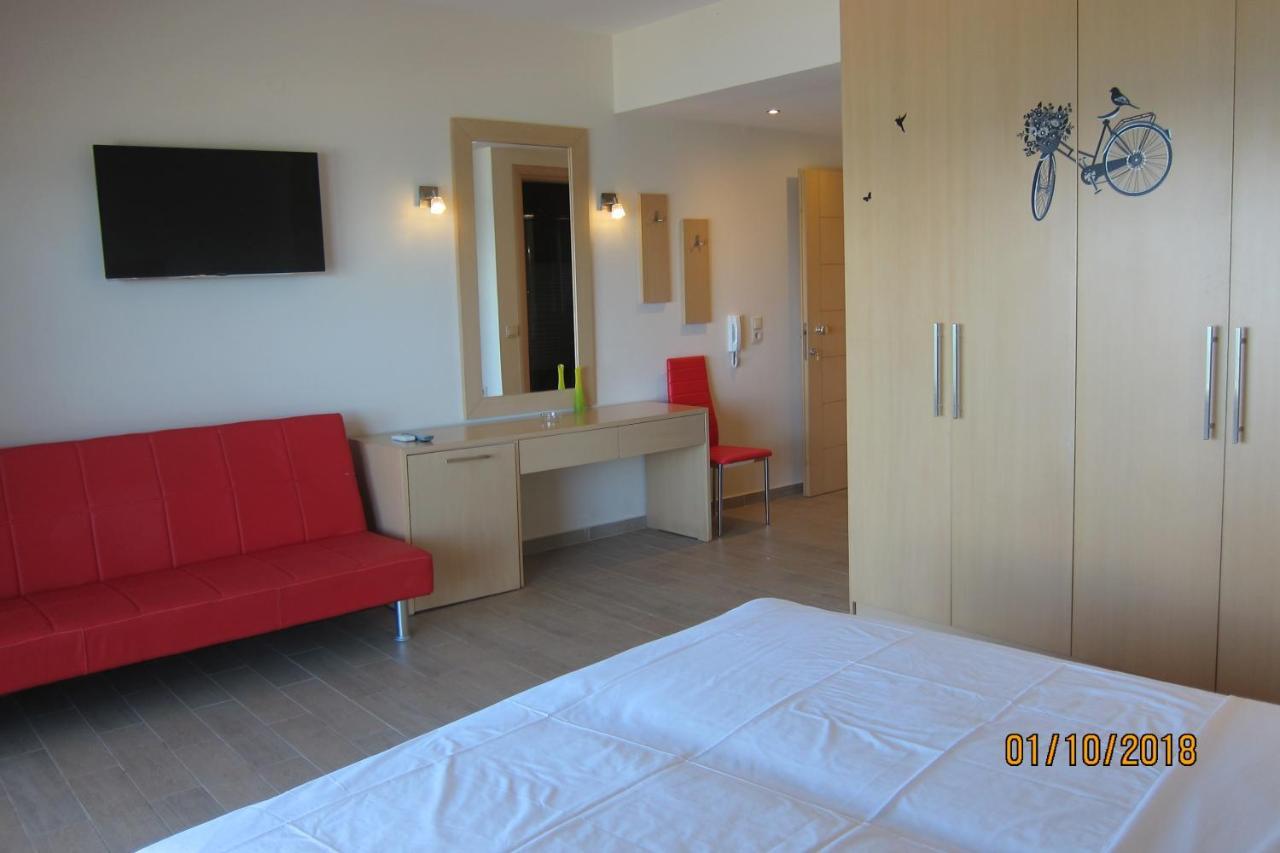 Apartments By The Sea เลปโตการายา ภายนอก รูปภาพ