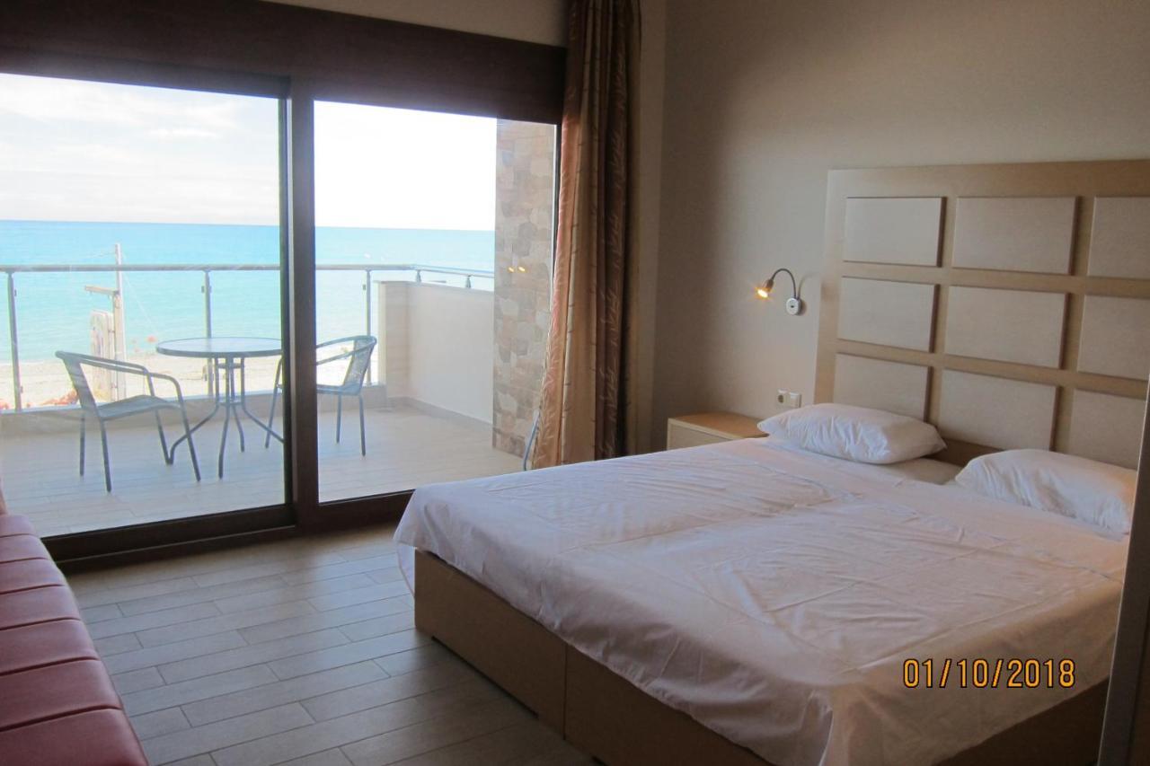 Apartments By The Sea เลปโตการายา ภายนอก รูปภาพ