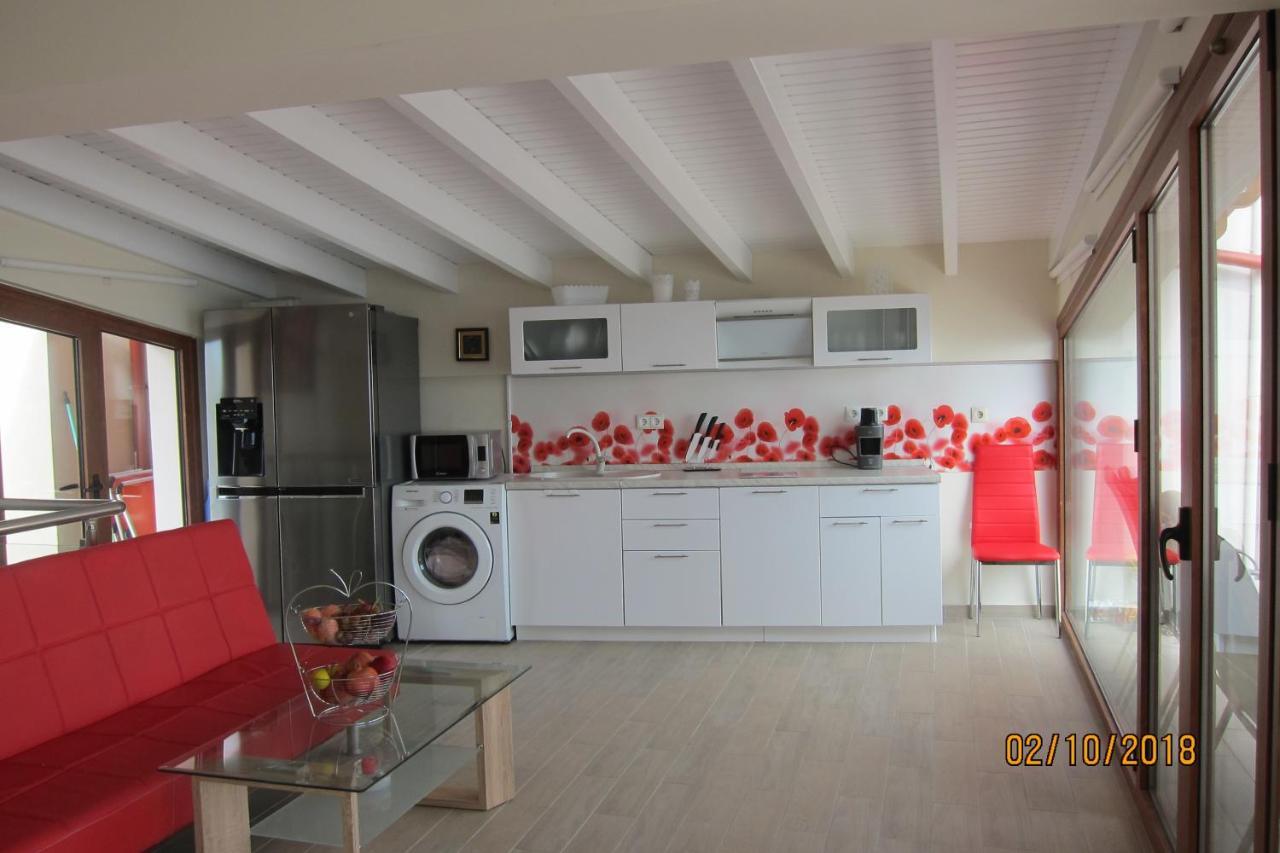 Apartments By The Sea เลปโตการายา ภายนอก รูปภาพ