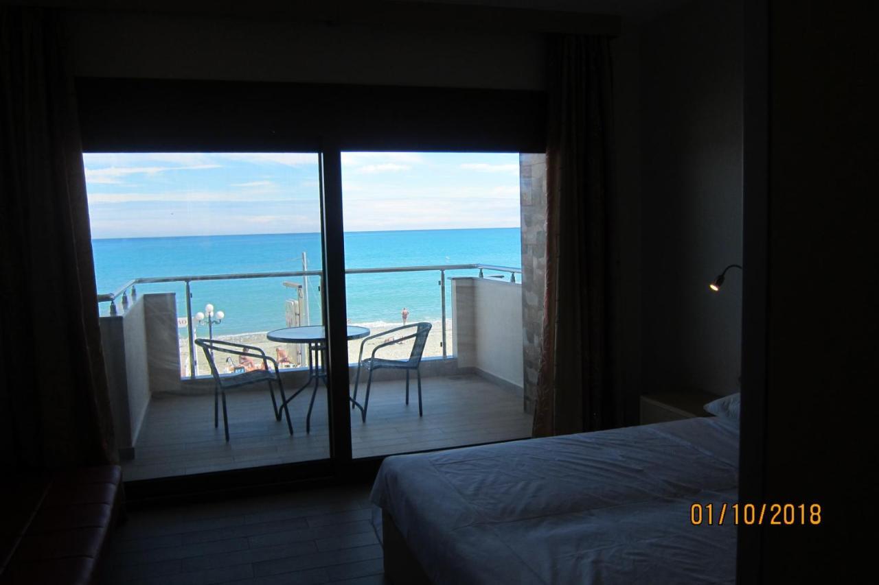 Apartments By The Sea เลปโตการายา ภายนอก รูปภาพ